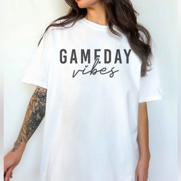 NEW Game day graphic tee S-5X - Picture 3 of 4